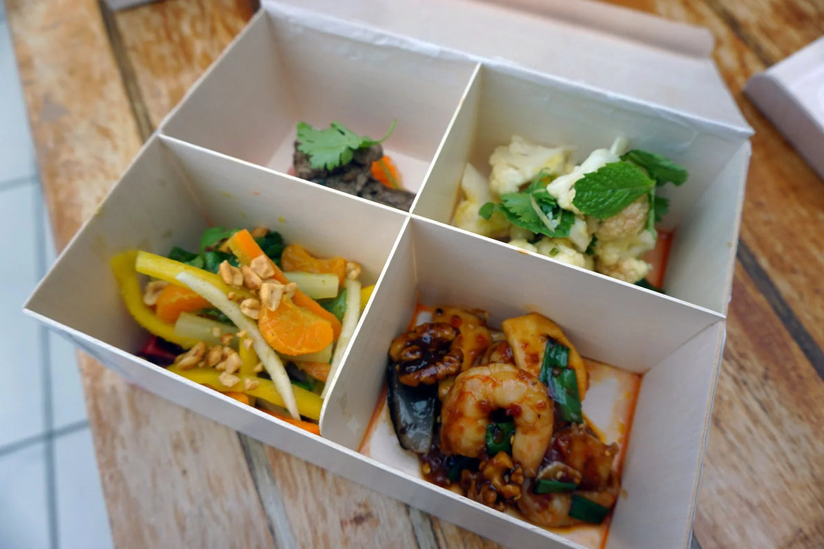 6" x 8" x 3" Collapsible Bento Box w/ Attached Lid | 3 Dividers